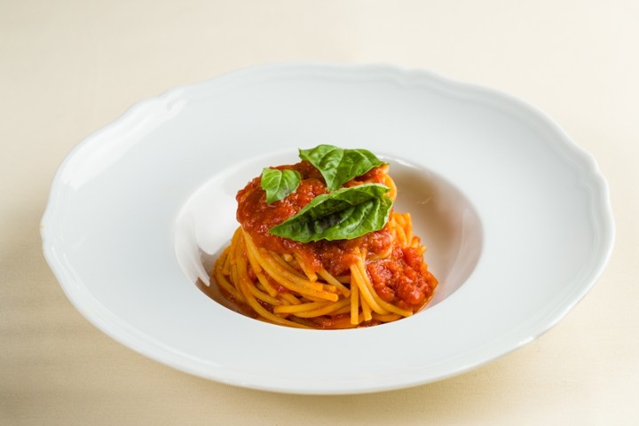 Spaghetti al Pomodoro e Basilico*