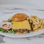 Charlie's Classic Cheeseburger