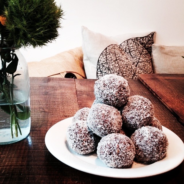 Superfood Raw Cacao Date Balls