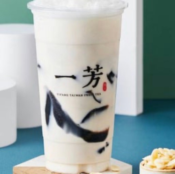 Almond Milk Frappe with Grass Jelly 杏仁仙草牛奶冰沙