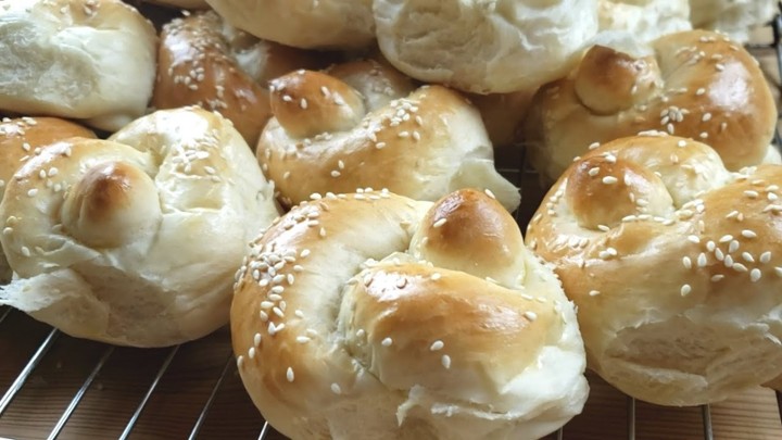 Italian Knot Buns (six)