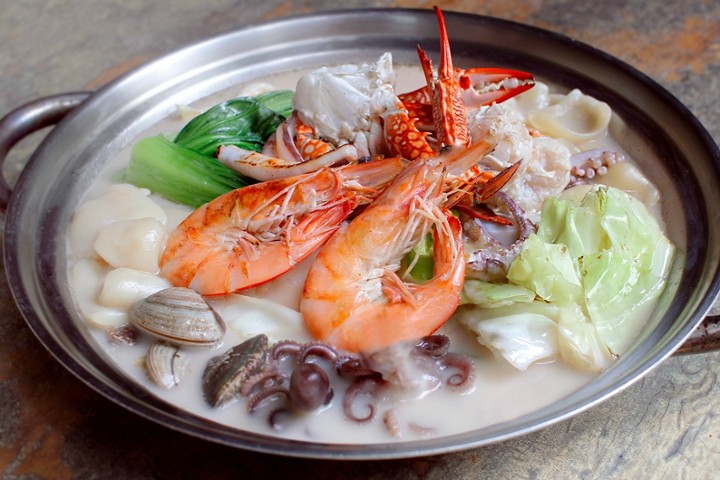 White Seafood Soup with Udon Noodles
