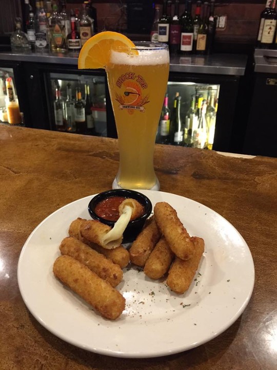 Mozzarella Sticks (8)