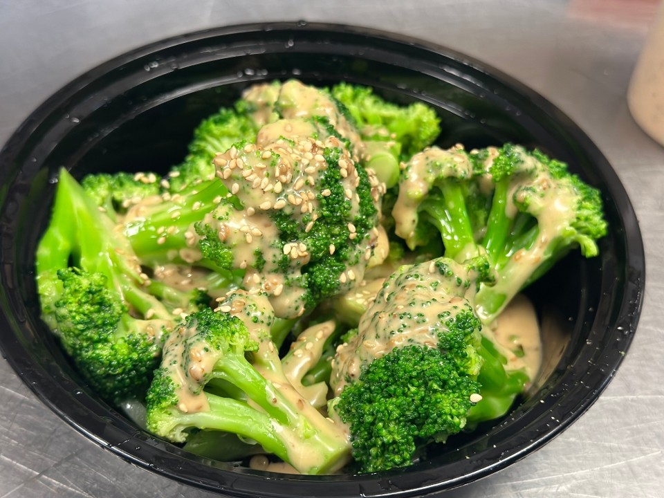Broccoli with creamy sesame sauce /芝麻酱西兰花