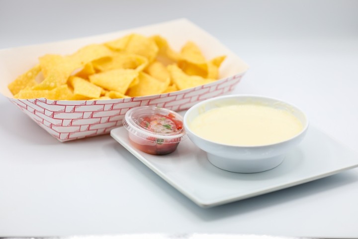 Queso Dip & Chips