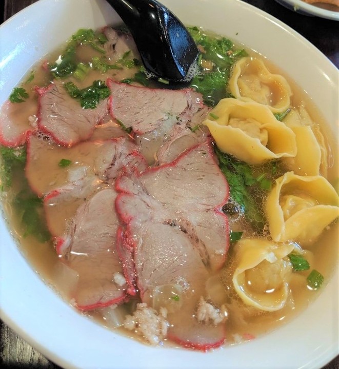 22.  Wontons with Egg Noodle and Chicken broth/Mi Hoanh Thanh