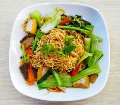 63 a. Soft Egg noodle with Stir Tofu and Vegetable/Mi Xao MEM Chay