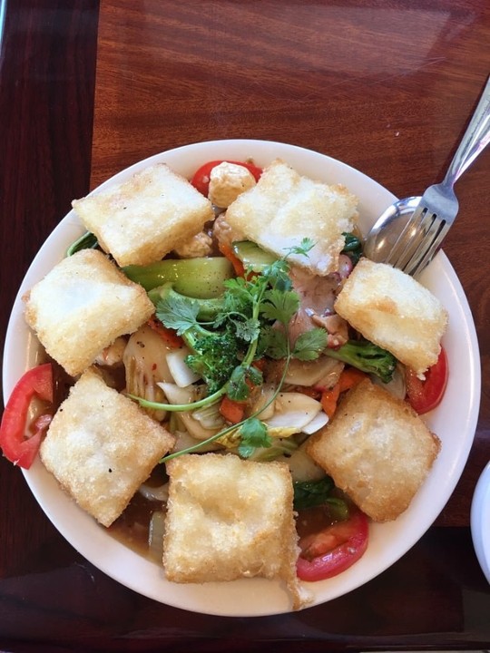 15.Rice Noodle Pillows with stirred Seafood and Vegetable/Ap chao gion Hai San