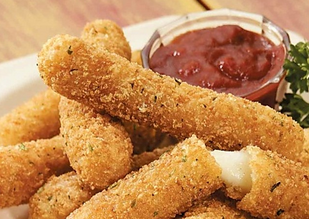 Mozzarella Sticks w/ Fries