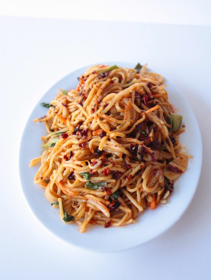 Spicy Chili Lo Mein with White Noodles and Veggies