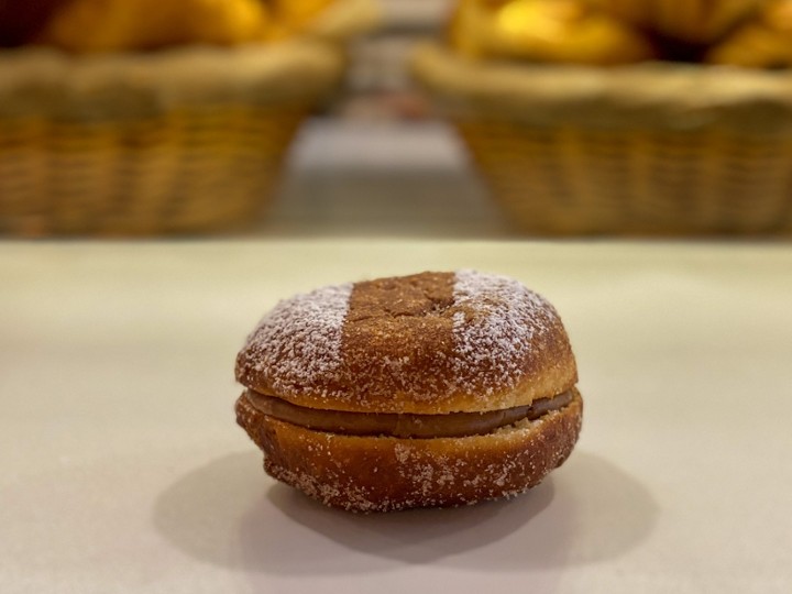 Berliner Beignet filled with Hazelnut