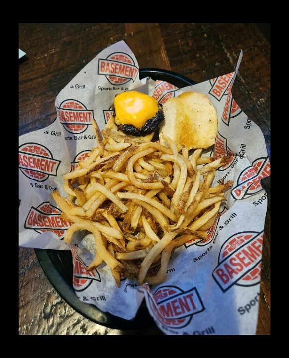 Kids Cheeseburger Slider w/fries