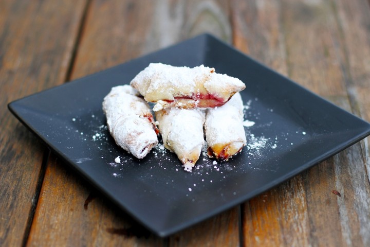 Pastry with sour cherries