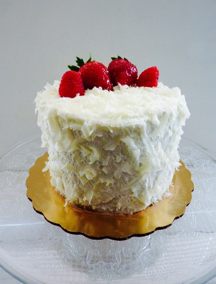 White Chocolate Mousse Cake 6"