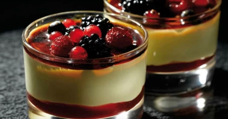 Crème Brûlée & Berries