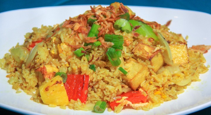 Curry powder fried rice with tofu (Vegetarian)