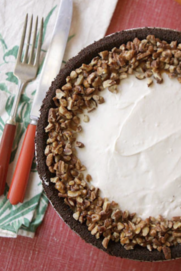 Turtle Cheesecake Pie