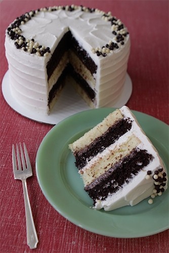 8" Crowd Pleaser Cake w/Van Buttercream