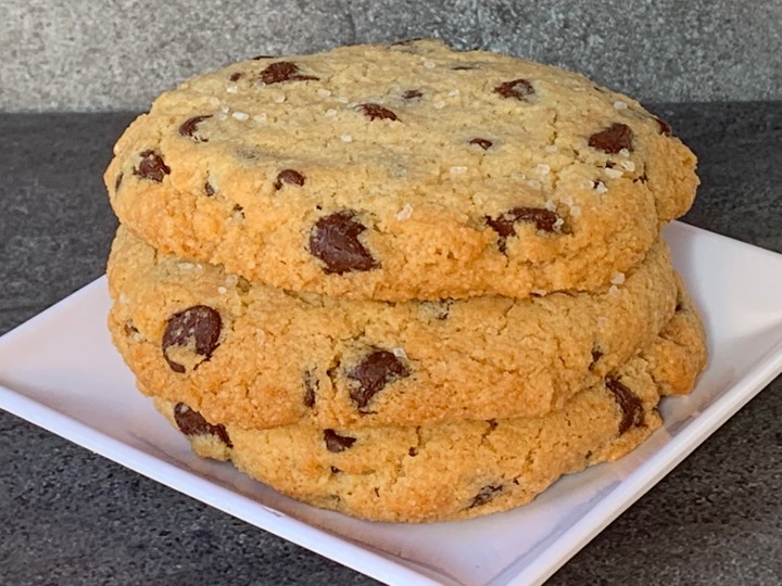GRAIN FREE Chocolate Chocolate Chip Cookie, contains almonds and butter