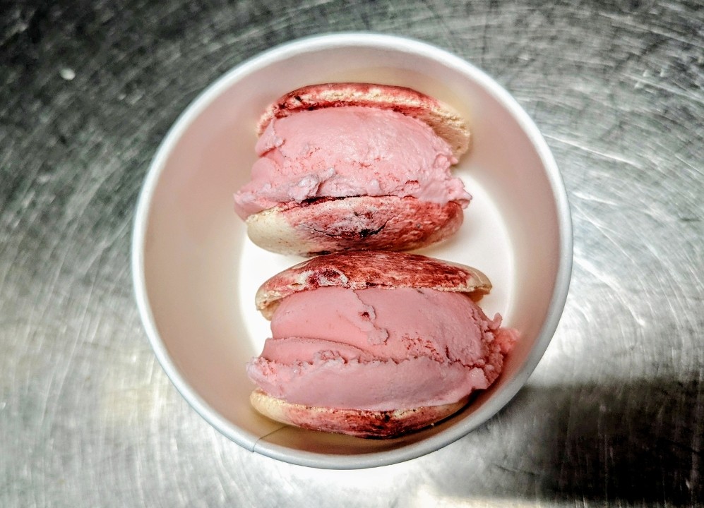 Strawberry macaron ice cream