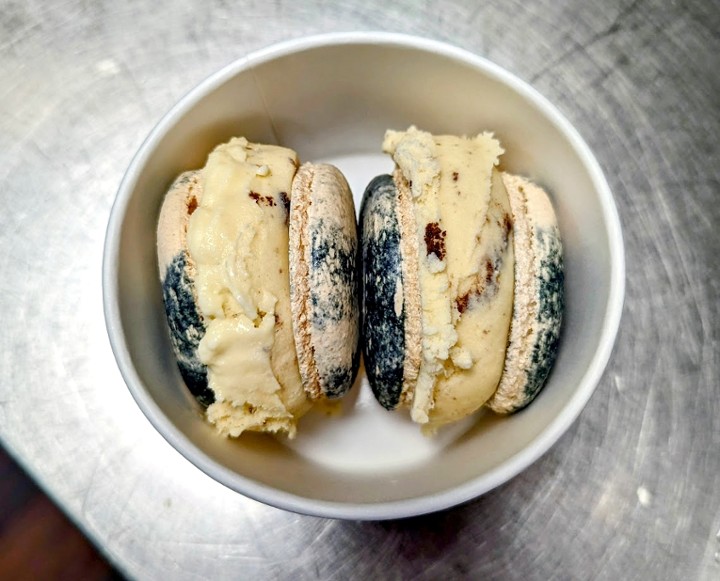 Cookies 'n Cream macaron ice cream