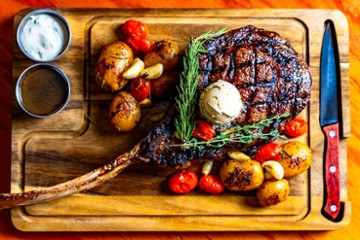 HITCHIN' POST STEAKHOUSE