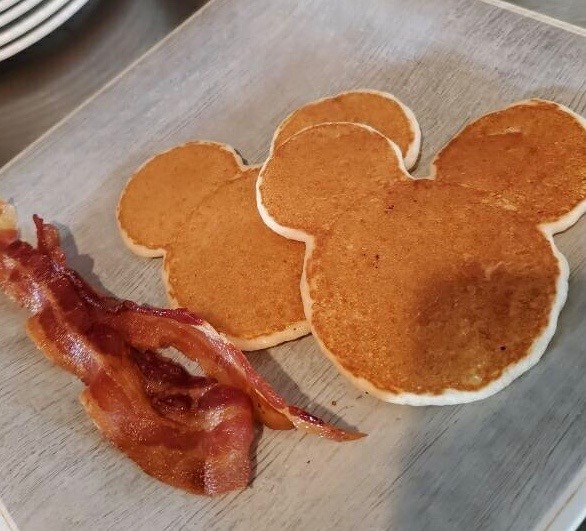 Kids Pancakes and Bacon