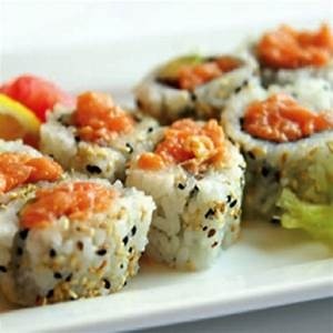 Spicy Salmon Roll (8pcs) *