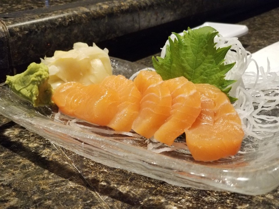 Salmon Sashimi (Sake) *