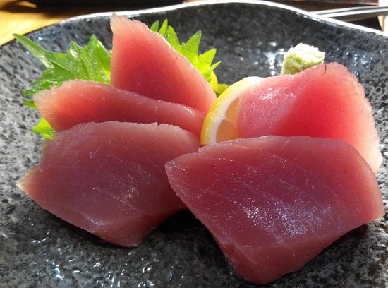 Tuna Sashimi (Maguro) *