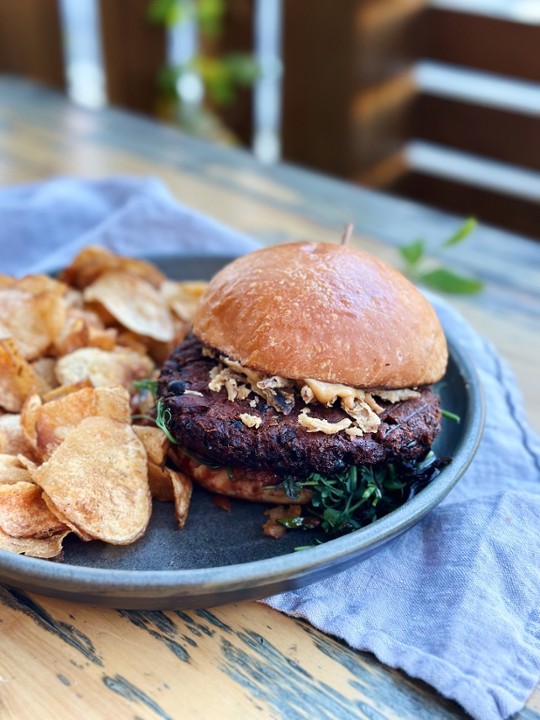 Black Bean-beetroot "Burger"