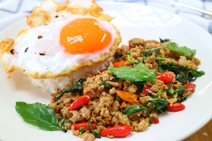 Kaprao (Basil Chicken) with (optional) fried egg - Chicken or Tofu