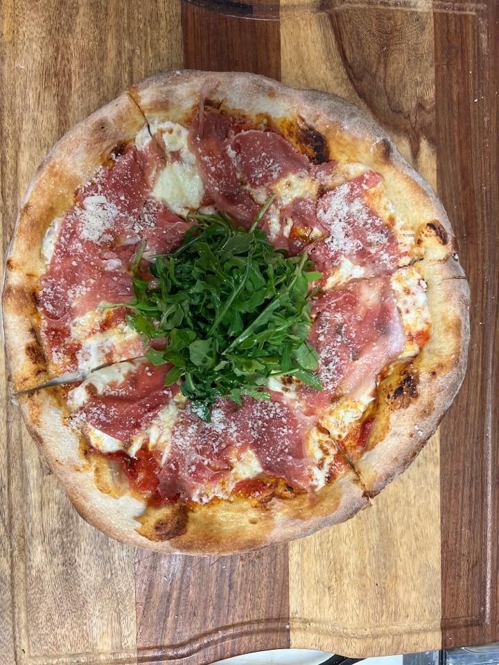 Pizza with Prosciutto di parma and Arugula