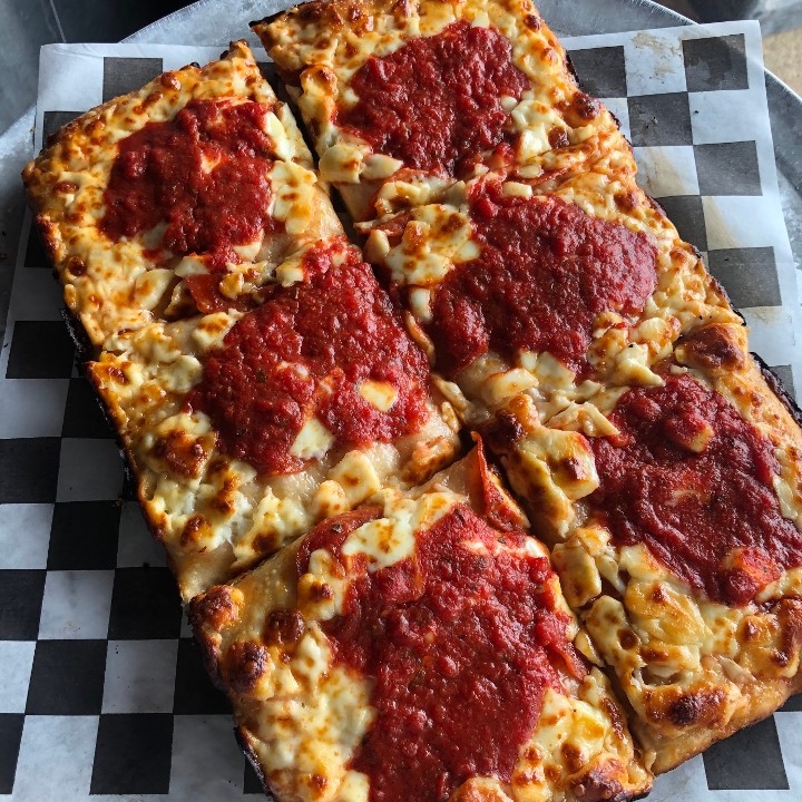 14" Detroit PIzza