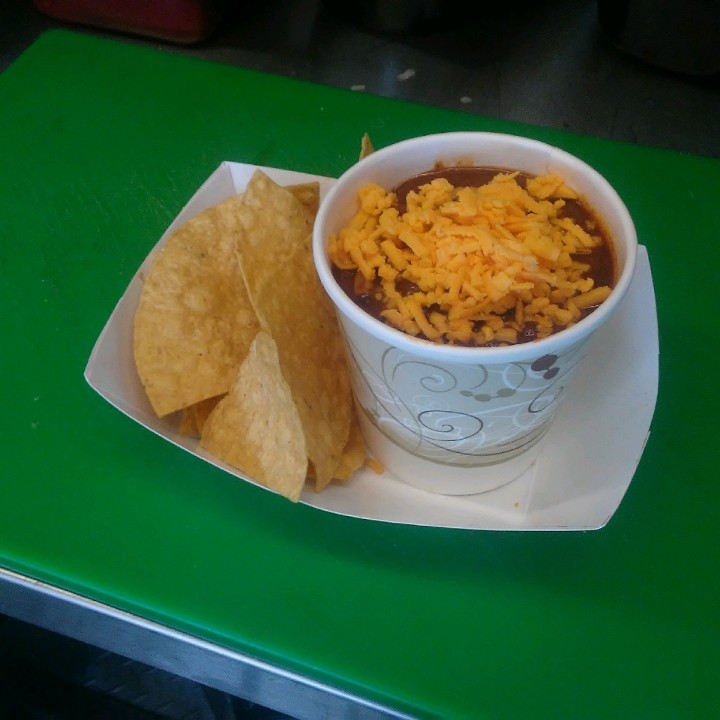 12 oz Beef Chili w/ Side of Tortilla Chips