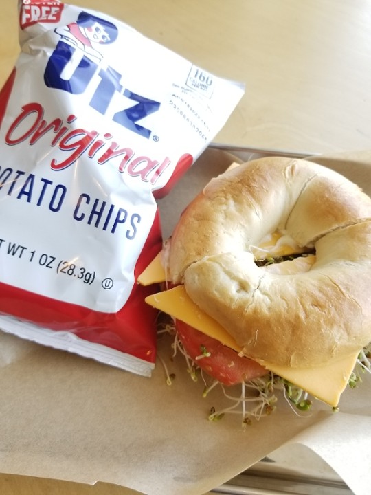 Vegan Cheese Bagel Sandwich w/chips