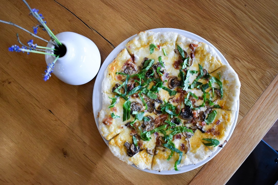 MUSHROOM SPINACH BACON PIZZA