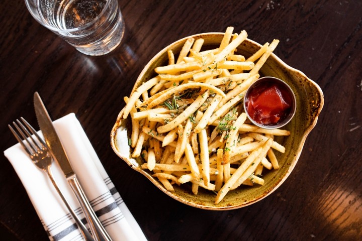 GARLIC SHOESTRING FRENCH FRIES