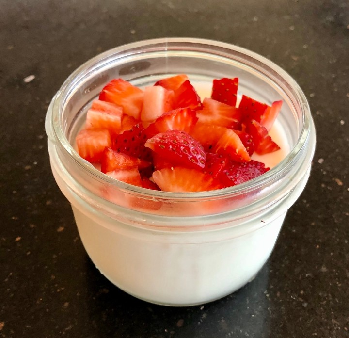 Coconut pudding with Strawberry