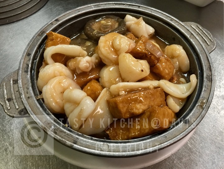 Braised Seafood with Tofu in Clay Pot