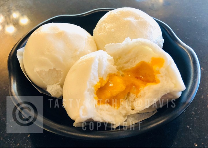 Salty Egg Yolk Bun (3)