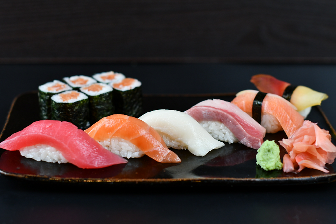 B7.Salmon Sushi Dinner (raw)