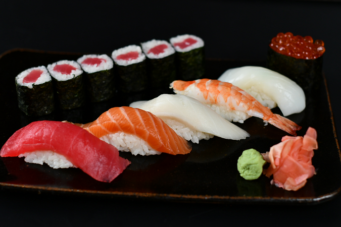 B8.Tuna Sushi Dinner (raw)
