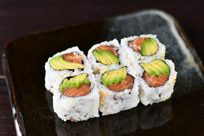 R23.Avocado Salmon Roll (raw)