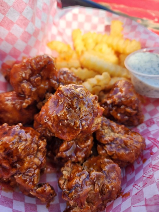 10 PC CMB Wings and Seasoned Russet Fries 🍟