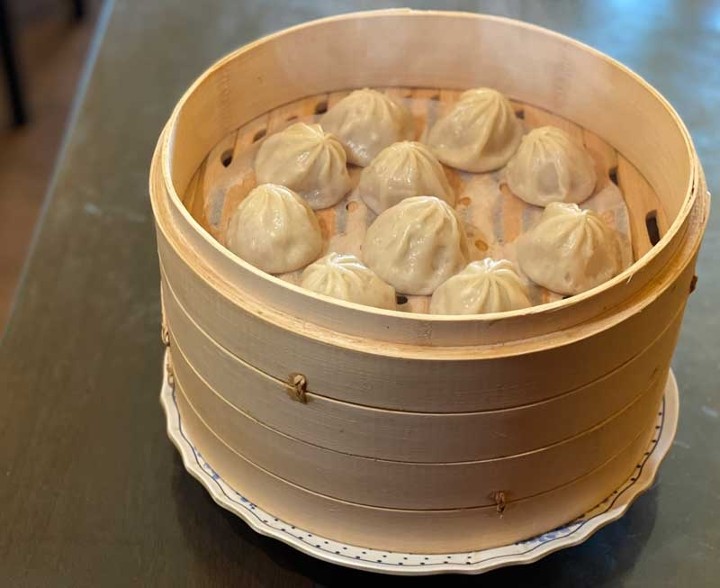 Steamed Dumplings (Xiao Long Bao, 小籠包)