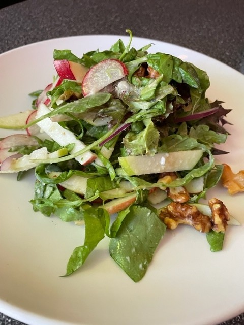 Horseradish Apple Arugula Salad