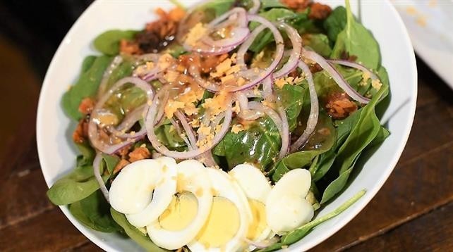 Spinach Salad whole