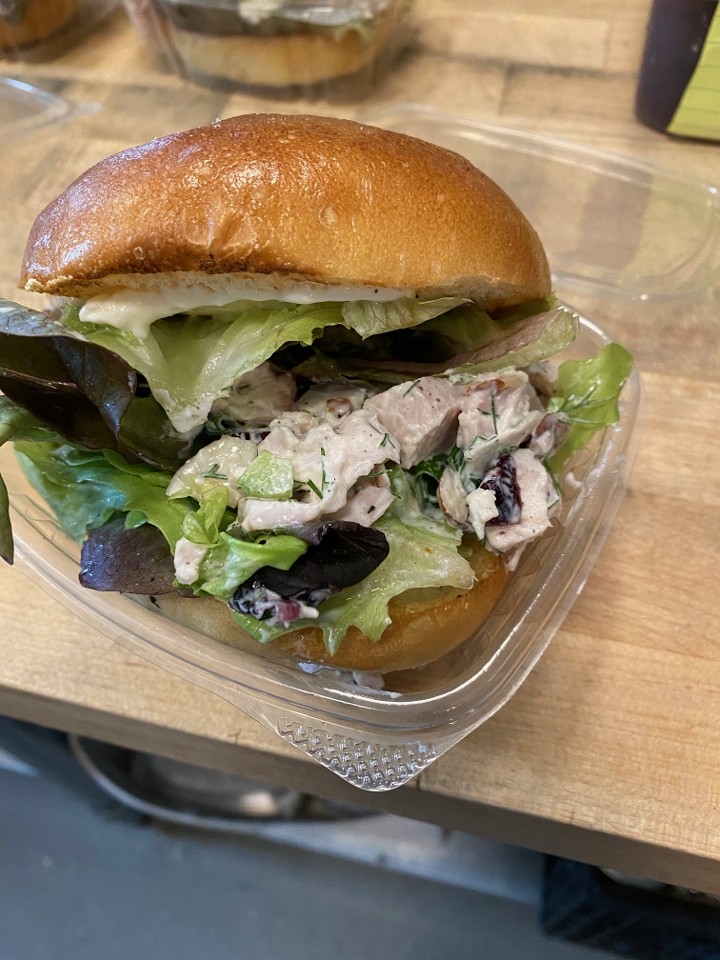 SPECIAL Turkey salad with Cranberry and almond