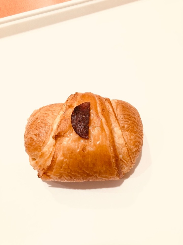 Pepperoni & Cheese Croissant Roll